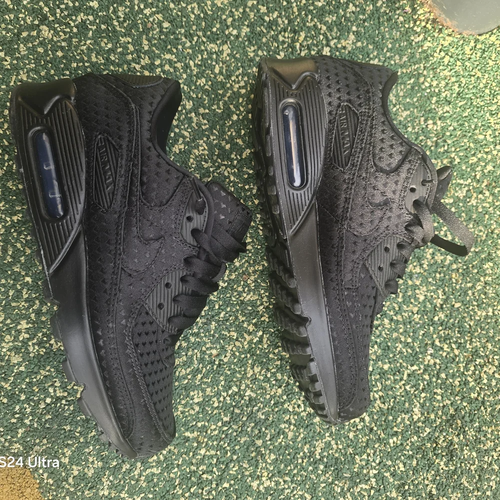 Nike Airmax 90 Black Valentine's Day Edition - Picture 4 of 7